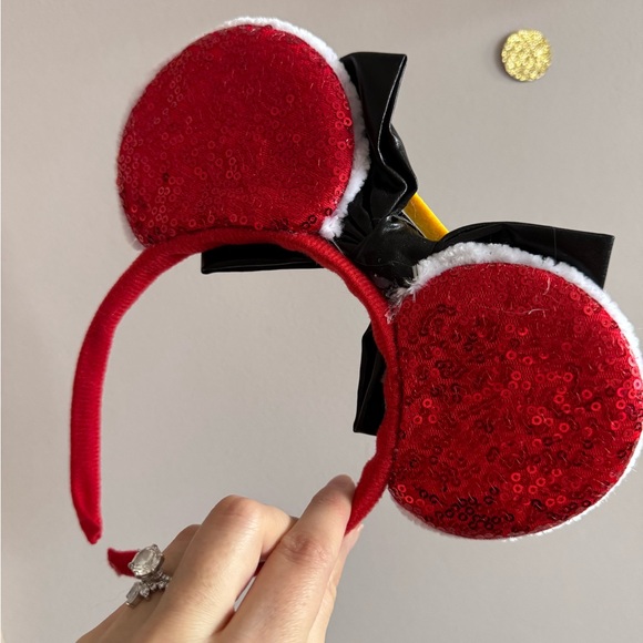 Festive Minnie Mouse-Inspired Santa Headband – Holiday Cheer Accessory - Picture 4 of 5